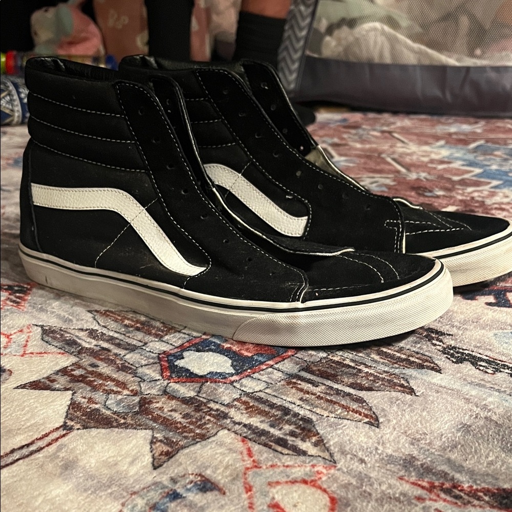 Vans Men's Black and White Old Skool